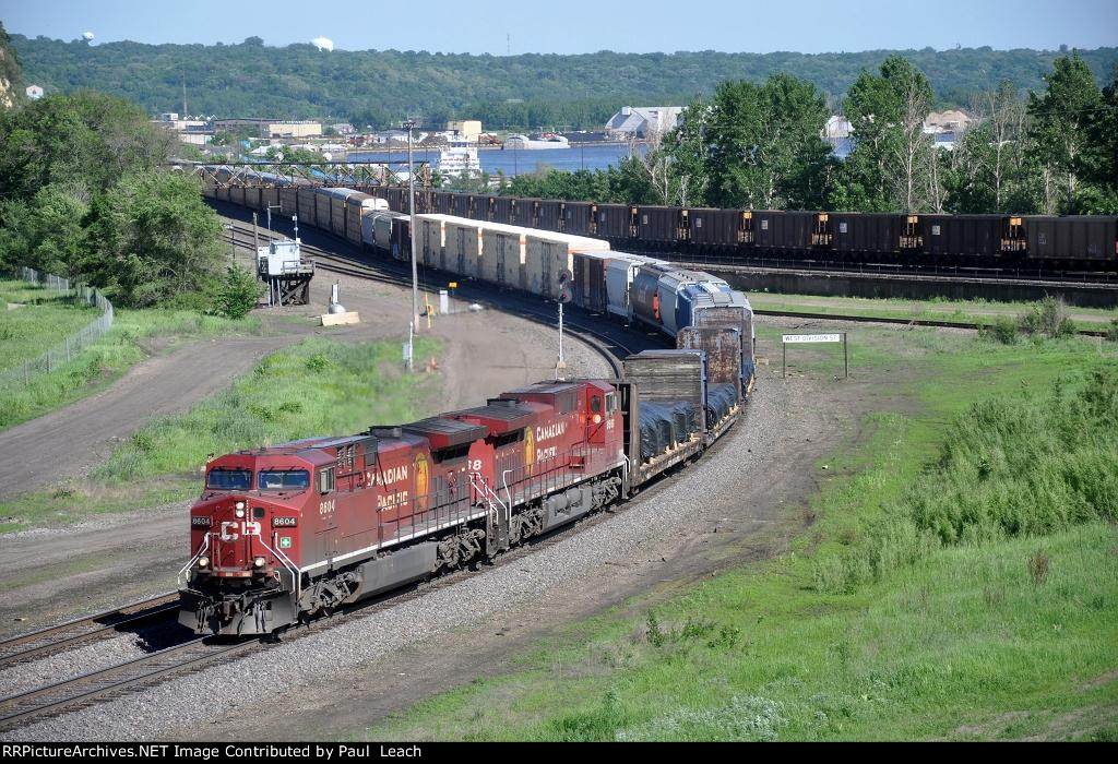 Westbound manifest starts up the hill